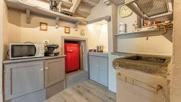 Apartment, Patio, Garden View | Private kitchen | Fridge, oven, stovetop, espresso maker