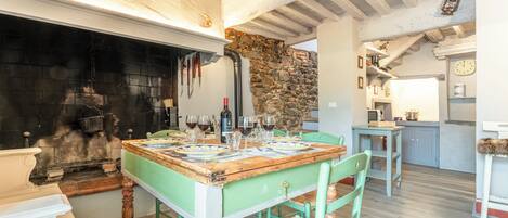 Appartamento, patio, vista giardino | Cucina privata | Frigorifero, forno, piano cottura, macchina per caffè espresso