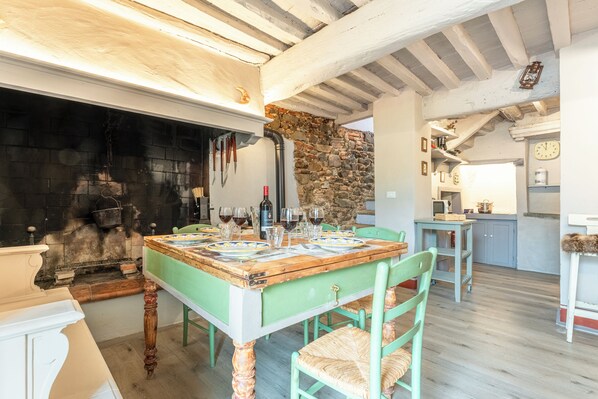 Apartment, Patio, Garden View | Private kitchen | Fridge, oven, stovetop, espresso maker - Casa Edo Casalguidi Garden Wifi (Serravalle Pistoiese)