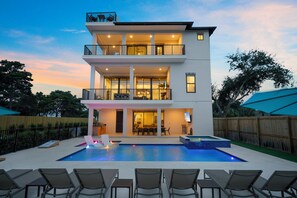 Exterior - Entire Beach Resort! Sleeps 28! Pool/Spa! Golf! (Miramar Beach)