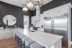 Fridge, microwave, oven, stovetop - Entire Beach Resort! Sleeps 28! Pool/Spa! Golf! (Miramar Beach)