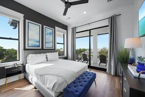 9 bedrooms, desk, iron/ironing board, travel cot - Entire Beach Resort! Sleeps 28! Pool/Spa! Golf! (Miramar Beach)