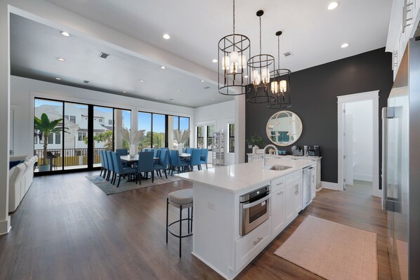 Fridge, microwave, oven, stovetop - Entire Beach Resort! Sleeps 28! Pool/Spa! Golf! (Miramar Beach)