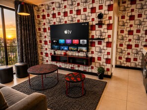 Smart TV, fireplace