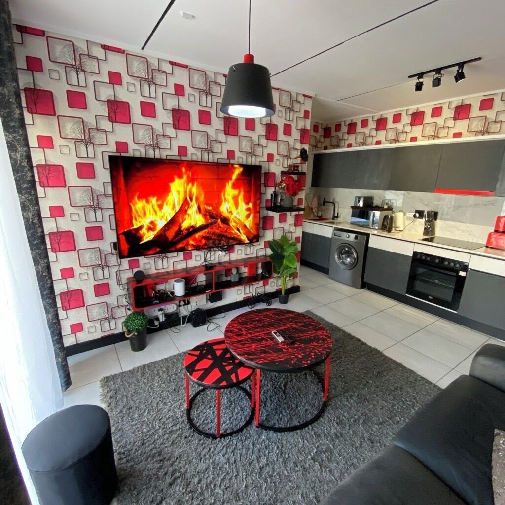Smart TV, fireplace