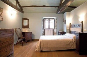 6 habitaciones, tabla de planchar con plancha, wifi y ropa de cama 