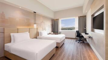 Classic Twin Room | Minibar, in-room safe, desk, laptop workspace
