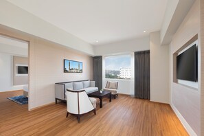 43-inch LED TV with satellite channels - Mercure Lucknow Gomti Nagar (Lucknow)