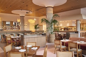 2 restaurants, breakfast served