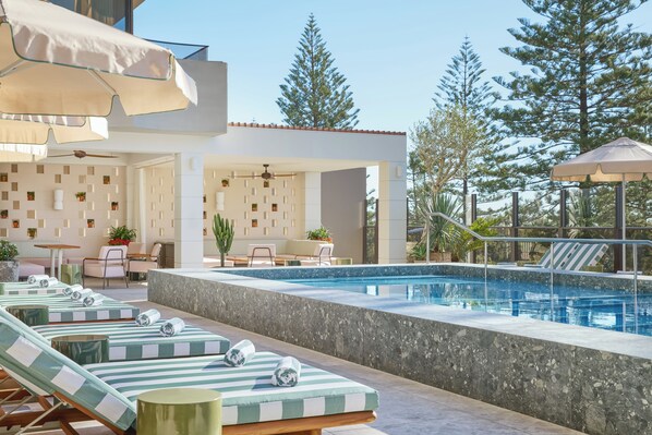 3 Außenpools, Cabañas (gegen Gebühr), Liegestühle