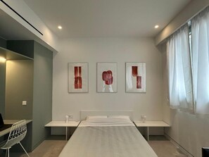 1 Schlafzimmer, Zimmersafe, Schreibtisch, BĂŒgeleisen/BĂŒgelbrett