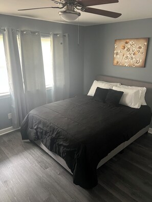 4 chambres, fer et planche à repasser, Wi-Fi, draps fournis