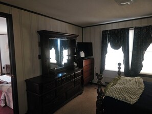 3 chambres, fer et planche à repasser, Wi-Fi, draps fournis