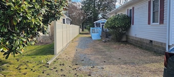 Charming 3-bedroom, 2 bath-room house with WiFi and AC in Lewes.