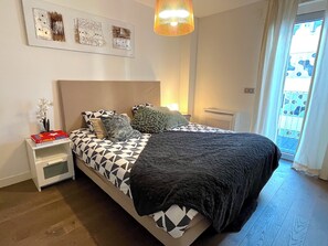 3 slaapkamers, geluiddichte muren, een strijkplank/strijkijzer