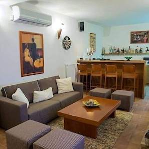Bar (in der Unterkunft)