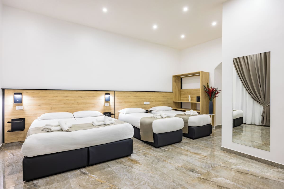 Family Quadruple Room | Desk, laptop workspace, free WiFi