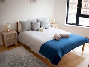 3 chambres, fer et planche à repasser, Wi-Fi gratuit, draps fournis