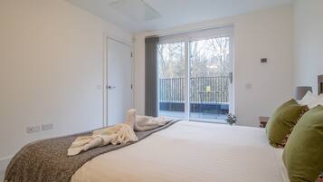 3 bedrooms, iron/ironing board, free WiFi, bed sheets