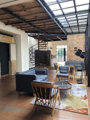 2 habitaciones y escritorio