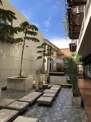 2 habitaciones y escritorio