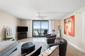Condo, varias camas (Perdido Towers West 1005) | Área de sala de estar