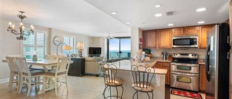 Appart'hôtel, plusieurs lits (Perdido Towers West 1005) | Cuisine privée | Four, grille-pain, serviettes en papier