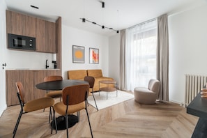 Dining - Parisian Design Apartment - 2 rooms - sleeps 4 - Palais Maillot (Paris)