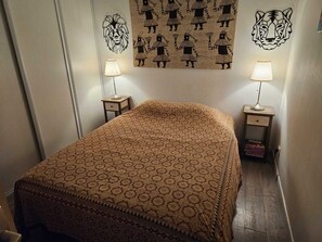 2 bedrooms, iron/ironing board, WiFi - 3 rooms 50 m from the sea (Fréjus)