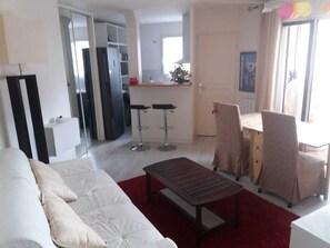 Living area - 3 rooms 50 m from the sea (Fréjus)