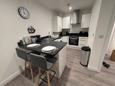 Charming 2-bedroom apartment in awesome Anlaby Common with WiFi.