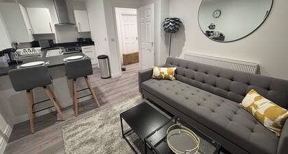 Charming 2-bedroom apartment in awesome Anlaby Common with WiFi.