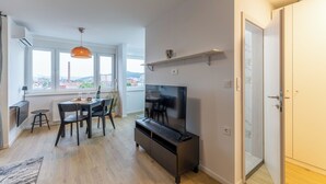 Interior - Gilly Studio Apartment Tour As in delightful Ljubljana with balcony, AC and WiFi (Ljubljana)