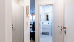 Interior - Gilly Studio Apartment Tour As in delightful Ljubljana with balcony, AC and WiFi (Ljubljana)