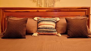 1 bedroom, desk, iron/ironing board, WiFi