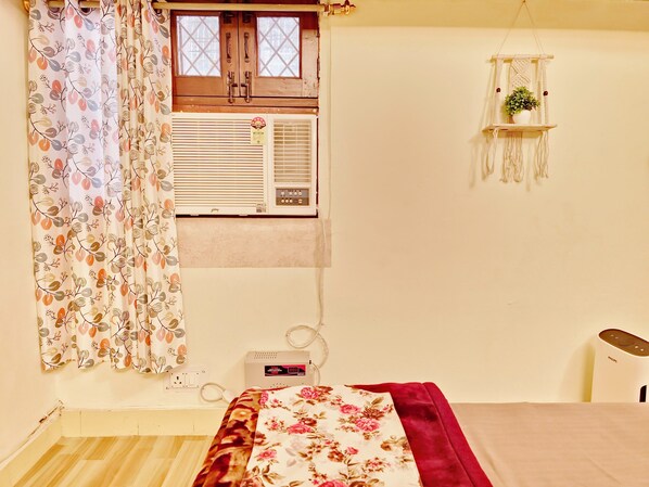 1 bedroom, desk, iron/ironing board, WiFi - BOHEMIAN RHAPSODY - QUEENS (New Delhi)