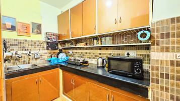 Fridge, microwave, stovetop, electric kettle