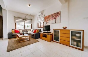 Smart TV, video games