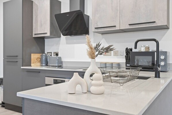 Fridge, microwave, oven, stovetop