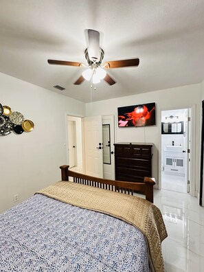 2 Schlafzimmer, Schreibtisch, Bügeleisen/Bügelbrett, WLAN