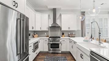 KylskÄp, mikrovÄgsugn, ugn och spishÀll