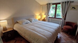 4 bedrooms, iron/ironing board, travel cot, free WiFi