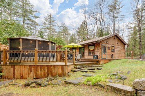 Clear Bay Cabin
 Pet friendly log cabin, private 1.3 acres  beach 4 min. drive.