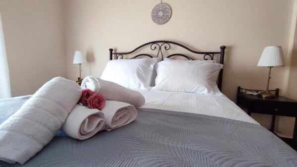 3 bedrooms, desk, free WiFi, bed sheets - Medusa Myrina Luxury Apartments 1st Floor (Mirina)