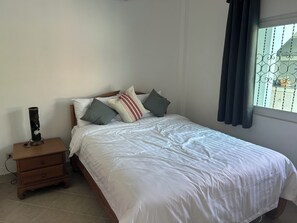 4 bedrooms, iron/ironing board, free WiFi, bed sheets