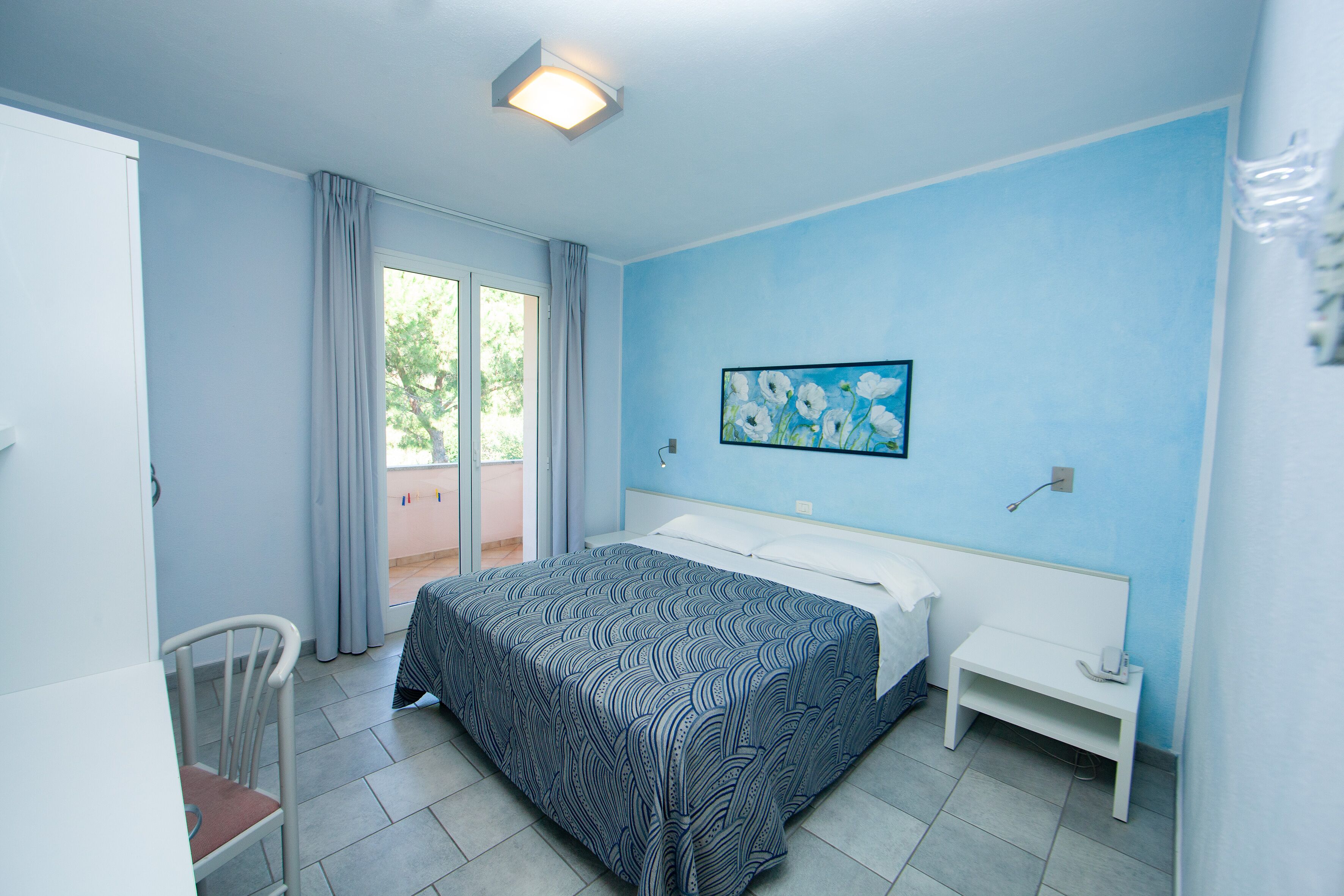 Habitación estándar con 1 cama matrimonial o 2 individuales | Caja de seguridad en la habitación, escritorio y wifi gratis 