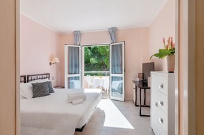 In-room safe, free WiFi