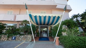 Fachada de la propiedad