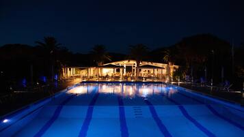 Seasonal outdoor pool