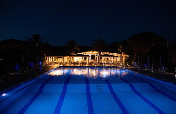 Seasonal outdoor pool